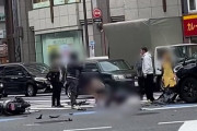 【動画】右折ハイラックスとバイクが衝突し、男性死亡・・・・