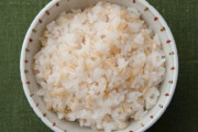 給食のご飯に茶色の線が入ってる米あったよな？