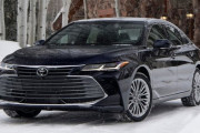 ド迫力ブラックグリル採用のトヨタ新型高級セダンがこちらｗｗｗｗｗｗ