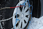 【注意喚起】「安すぎるタイヤチェーン」使ってる奴、ヤバいぞ……！！！
