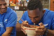 【画像】オールブラックス「豚骨ラーメン、うんめえ！」