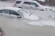 【悲惨】米デトロイトで水道管が破裂し大規模な洪水が発生 → あまりの寒さに全て凍結してしまう