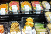 【画像】アメリカのスーパーの寿司売り場ｗｗｗ