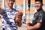 ロッテドラ1松川とDeNAドラ1小園、まるで恋人同士