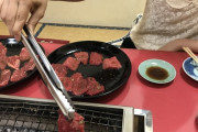 【悲報】ババア先輩おごりの焼き肉、地獄。。。。