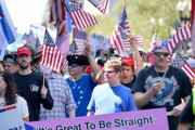ボストンで異性愛者のための行進『ストレートパレード』開催 「LGBTであることが特権のようになっている」