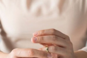 なんでみんなは不倫されて離婚しないの？　結婚してた方が苦しいんちゃうの？