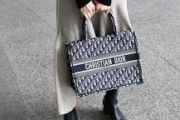 Diorの45万のバッグが原価たったの1万円だと判明……