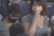 【画像】ロッテの試合中、美人お姉さんが放送事故