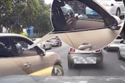 【動画】猫の手を使って車線変更をすればとても平和に入れてもらえる。