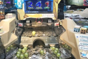 【悲報】ゲーセンのコインプッシャー「ジャックポットおめでとう！」筐体の上の溜まったコイン約1000枚ドババババ！