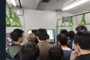 【悲報】チー牛の群れが山手線に殺到→あまりに「臭過ぎる」と騒然とするｗｗｗｗｗ