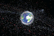 大量の衛星打ち上げで「宇宙ごみ」が激増中、高まる事故リスク…専門家「もはや制御不能」！