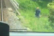 【動画】 撮り鉄が線路に侵入し緊急停車　一部始終を捉えた衝撃動画が公開される ＝ 成田線