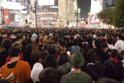 海外「日本の渋谷ハロウィン2019を見てくれ！」これでも日本が綺麗と言えるか？誘導するのに必死な日本の警察官を尊敬するよ・・・
