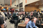 【悲報】今日から公開のラブライブ映画、平日朝から映画館にラブライブオタクが集結！　なお動員はお兄様に負ける模様・・・