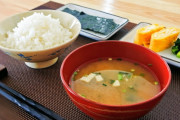 学者「朝ゴハンは食べた方がいいぞ→いや朝ゴハンは抜いとけ→朝ゴハンやっぱ体にええわ」
