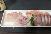 【食え食え～】(´･ω･`)日曜日だからお刺身買ってきたよ