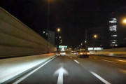 深夜の首都高ってロケットみたいなスピードで走る車いるよな・・・