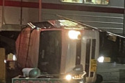 日本共産党の車と電車が衝突
