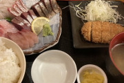 【画像】博多では800円で刺身たんまりの定食が食えるらしいｗｗ