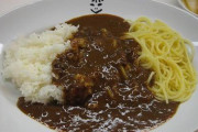 パスタにカレーかけるの美味いと思う？