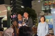 【画像】新党結成の有本香さん、結党演説で何度も何度もポケットに手を突っ込んでしまう…