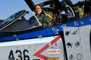 菅首相、空自F-4戦闘機に搭乗…今年度末で全て退役！