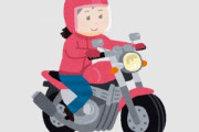 【動画】女性バイク乗りさん、海で早く泳ぎたかったのかとんでもない姿で走行してしまう… 流石にこれは危険過ぎるだろ…