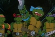 ニューヨークの下水道に住むカメ(忍者)が科学の力で悪人をこらしめたあとピザで打ち上げするアニメ