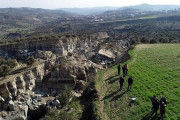 【衝撃画像】トルコ大地震、パワーが凄すぎてグランドキャニオンみたいな谷ができてしまう?