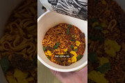 海外「おいしそう！」「何この説明ｗ」日本の新味インスタント麺を紹介した動画に注目