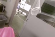 女の子に見つからないように縦笛や飲み物を舐めまくる究極のステルスゲーム「縦笛なめなめVR」が8月15日にリリース
