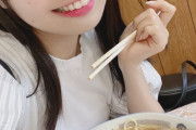 【画像】デートでまずそうなラーメンでもニッコニコな彼女ｗｗ