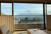 外国人「富士山の見える高級旅館に泊まった時の写真を見せてみる！」