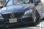 【急募】ヤスアキが乗ってるこの高級車なんて車なんや？
