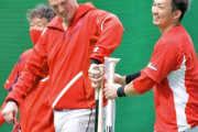 カープ鈴木誠也「下ネタ」秘策　英語話せずとも“世界共通言語”でコミュニケーション