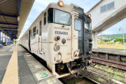 外国人「きれい！」「この揺れは見覚えが」鹿児島のガタゴト観光特急の旅に興味津々