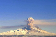 ロシア極東カムチャツカ半島のシベルチ火山で噴火、8000m以上の噴煙…同時刻にM7地震も発生！