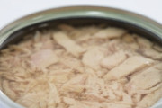 【悲報】ツナ缶の油、使い道がなさすぎる…
