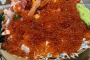 【画像】このレベルの海鮮丼にいくら出せる？