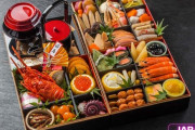 外国人「日本では新年にこういうおせち料理を食べるらしい」