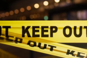 仕事からアパートに帰るとパトカーがたくさんいて、黄色のKEEP OUTのテープだらけになっていた。
