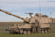 M109A6パラディン155ミリ自走りゅう弾砲部隊が戦闘部隊に支援砲撃を実施…米陸軍演習！