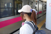【画像】美人女さん、電車内でおじさんに上目遣いでおねだりｗｗｗｗｗｗｗ