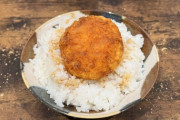 ワイくん、カニクリームコロッケ丼を開発する