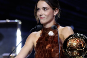 女子バロンドールは3年連続でボンマティが受賞。メッシ、プラティニ以来史上3人目の偉業に