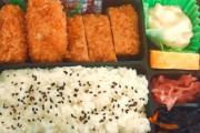 【画像】このレベルの「ヒレカツ＆コロッケ弁当」にいくらまで出せる？？？？？
