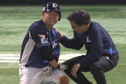 西武古賀、左ひじ死球で負傷交代…
