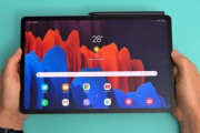 Androidタブレットの選択肢ってガチでないよな　未だにXperia Z4 Tablet使ってるわ